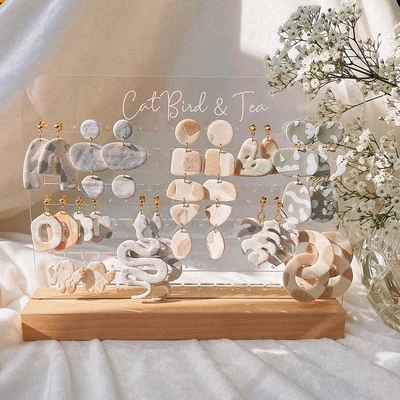 kopen Gepersonaliseerde sieradenplaat sieraden stand meisjes kamer decoratie oorbel houder acryl sieraden stand sieraden organisator oorbel online manufacture