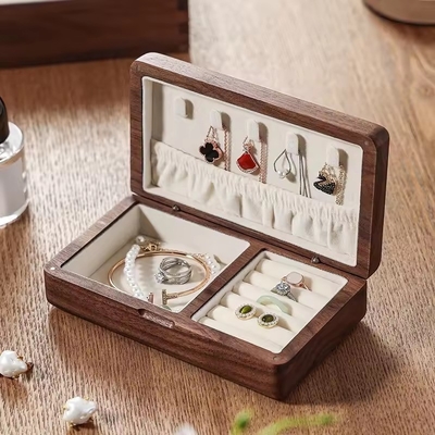 kopen Duurzame houten juwelenopslagdoos Ring Juwelen Verpakkingsdoos Custom logo Walnoten juwelendoos online manufacture