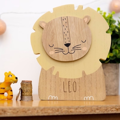 Gepersonaliseerde gegraveerde leeuw gelddoos Bank Kinders spaargeld Pocket Money Piggy Bank Houten dier gelddoos Geschenk voor baby's