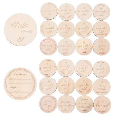 Op maat gemaakte houten baby mijlpaalkaarten. 13 dubbelzijdige handgemaakte cirkels met een grotere schijf. Baby douche cadeaus.