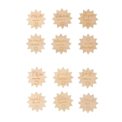 Hot Sale Nieuwgeboren Hout Baby Geboorte Maandelijkse Milestone Recording Markers Cards Houten gegraveerde foto rekwisieten Milestone Cards