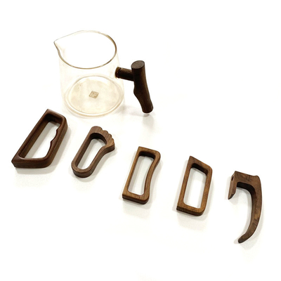 Meerdere houten koffiekoppen handvat glas mok met handvat in walnoot kleur