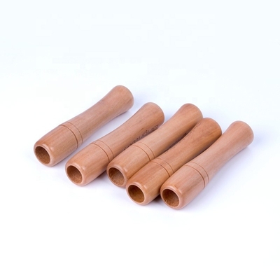 Houten handvat van springtouw. Houten springtouw springhandvat. Aanpassingshandvat voor springtouw.