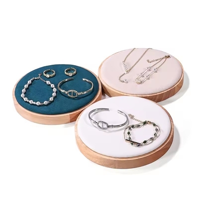 Platte ronde houten pesentatie sieraden armbanden display tray, bedekt met microfiber
