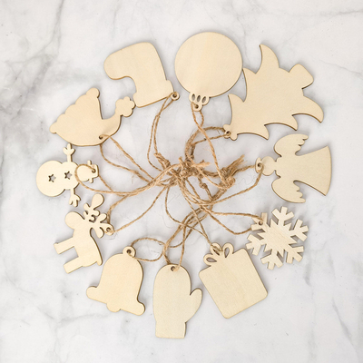 DIY Houten kerstversieringen Onvoltooide vooraf geborrelde houtsnippen voor feestdaghangende versieringen