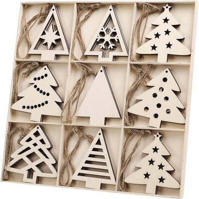 Houten kerstboomvormige sieraden, onvoltooide houten uitsnijdingen Verfraaiingen Hangende sieraden voor kerstversieringen